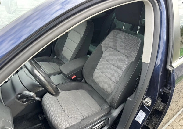Volkswagen Passat cena 35500 przebieg: 253000, rok produkcji 2012 z Dębno małe 137
